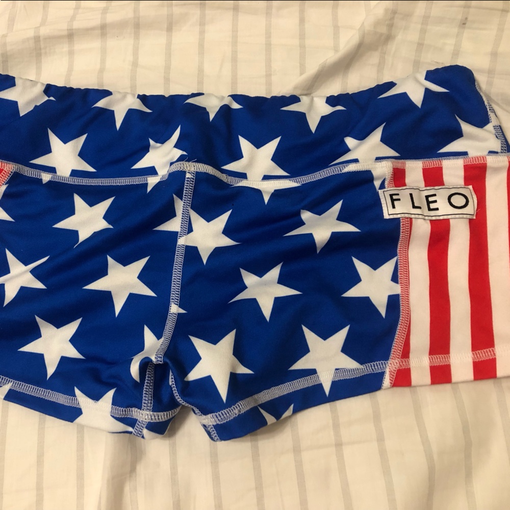 Fleo Large Shorts
